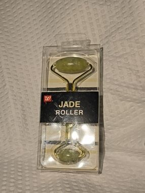 Walgreens Green Jade Roller — Facial Massage & Depuffing Tool